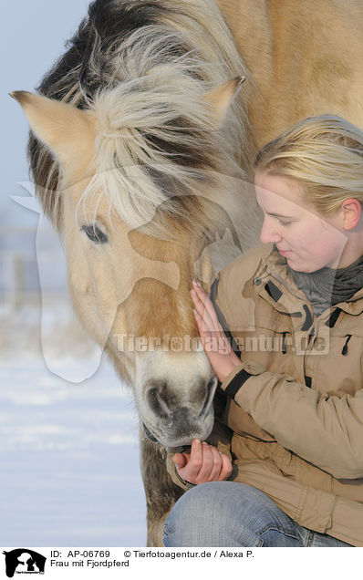Frau mit Fjordpferd / woman with Fjord / AP-06769