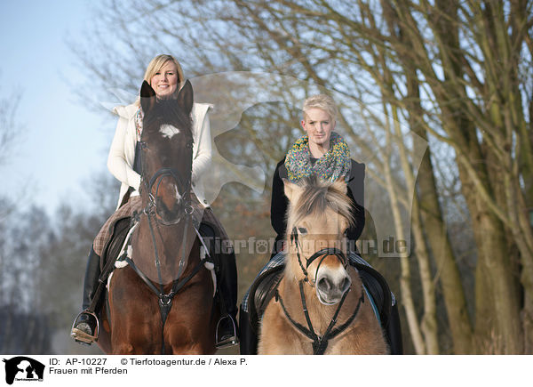 Frauen mit Pferden / AP-10227