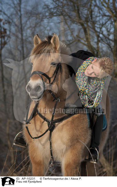 Frau mit Fjordpferd / woman with Fjord horse / AP-10231