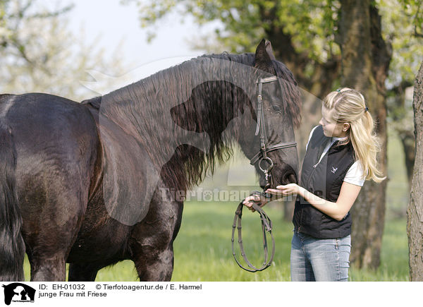 junge Frau mit Friese / young woman with Friesian Horse / EH-01032
