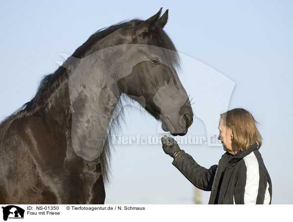 Frau mit Friese / woman and Frisian / NS-01350