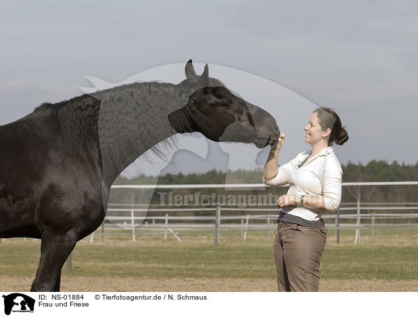 Frau und Friese / woman and frisian horse / NS-01884
