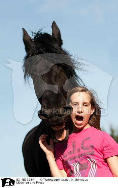 Mdchen und Friese / girl and Friesian horse / NS-02841