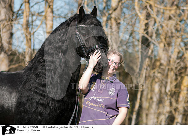 Frau und Friese / woman and Friesian horse / NS-03958