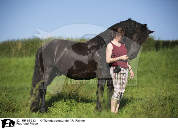 Frau und Friese / woman and Frisian Horse / RR-67633