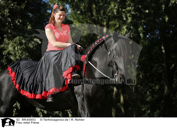 Frau reitet Friese / woman rides Friesian Horse / RR-85853