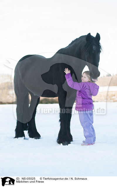 Mdchen und Friese / girl and Friesian Horse / NS-05025