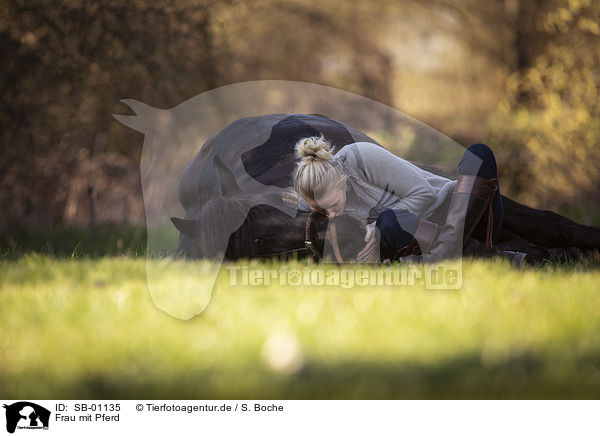 Frau mit Pferd / woman with horse / SB-01135
