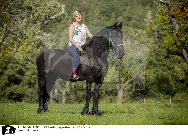 Frau mit Friese / woman with Friesian Horse / RR-101703