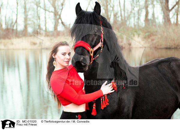 Frau mit Friese / woman with Friesian Horse / MC-01020