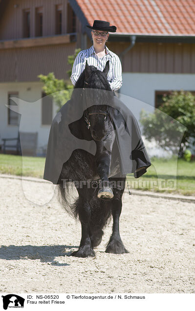 Frau reitet Friese / woman rides Friesian horse / NS-06520