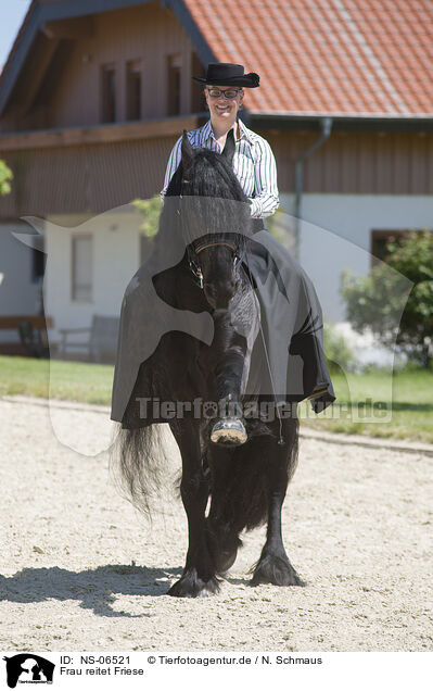 Frau reitet Friese / woman rides Friesian horse / NS-06521