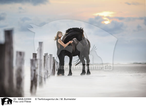 Frau und Friese / woman and Frisian horse / MAB-02084