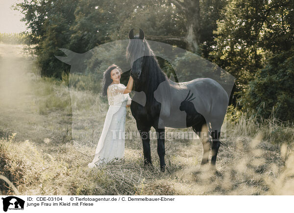 junge Frau im Kleid mit Friese / young woman in dress with frisian horse / CDE-03104