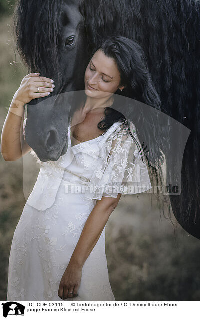 junge Frau im Kleid mit Friese / young woman in dress with frisian horse / CDE-03115