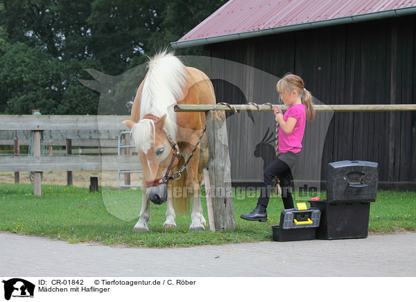 Mdchen mit Haflinger / girl with haflinger horse / CR-01842