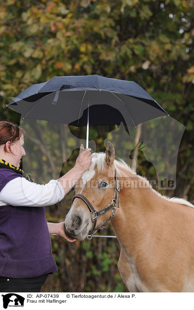 Frau mit Haflinger / woman with haflinger horse / AP-07439