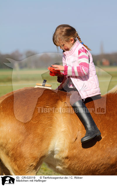 Mdchen mit Haflinger / girl with Haflinger horse / CR-02019