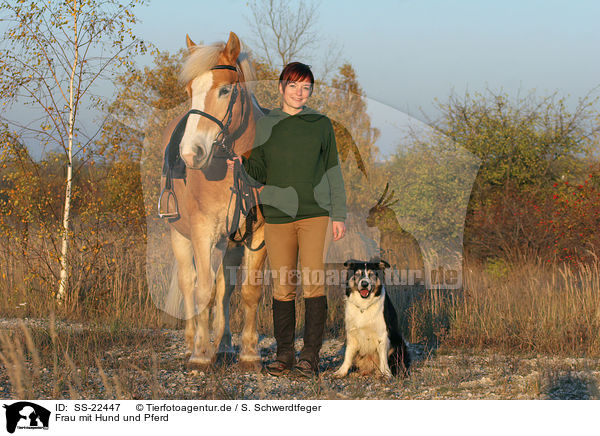 Frau mit Hund und Pferd / SS-22447