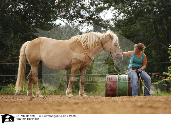 Frau mit Haflinger / woman with Haflinger horse / VM-01528