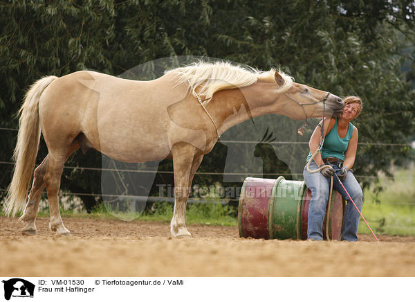 Frau mit Haflinger / woman with Haflinger horse / VM-01530