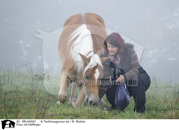 Frau mit Haflinger / woman with Haflinger horse / RR-46997