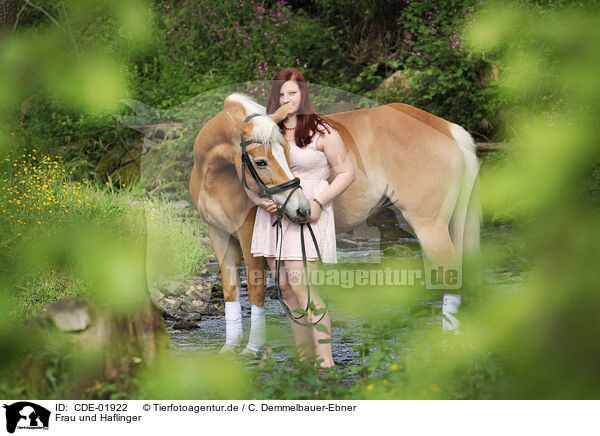 Frau und Haflinger / woman and Haflinger horse / CDE-01922