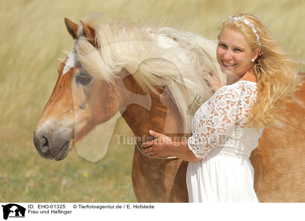 Frau und Haflinger / woman and Haflinger horse / EHO-01325