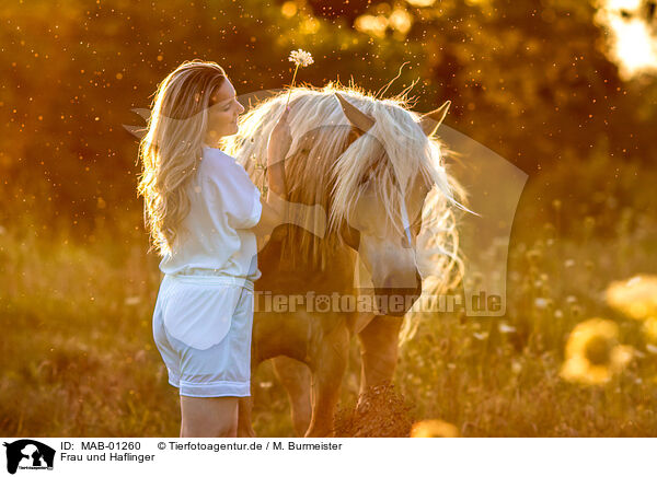 Frau und Haflinger / woman and Haflinger horse / MAB-01260
