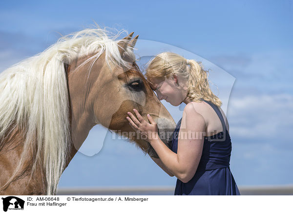 Frau mit Haflinger / Woman with Haflinger / AM-06648