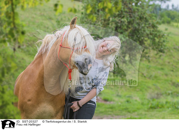 Frau mit Haflinger / woman with Haflinger / SST-20327