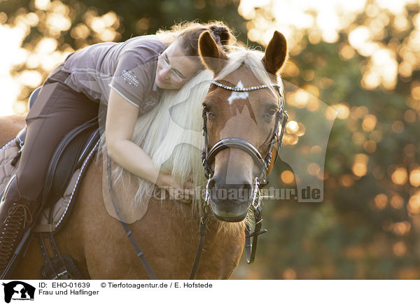 Frau und Haflinger / woman and Haflinger horse / EHO-01639