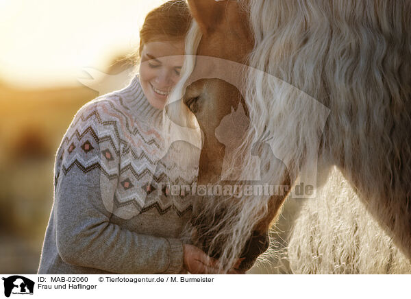 Frau und Haflinger / woman and Haflinger horse / MAB-02060