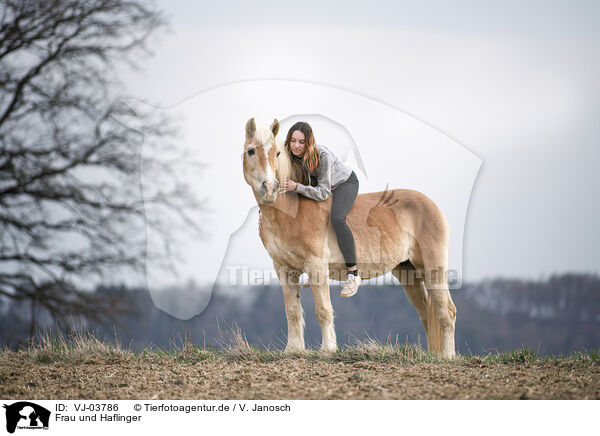 Frau und Haflinger / woman and Haflinger horse / VJ-03786