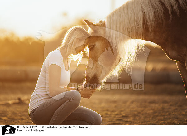 Frau und Haflinger / woman and Haflinger horse / VJ-04132