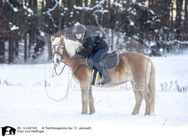 Frau und Haflinger / VJ-04140