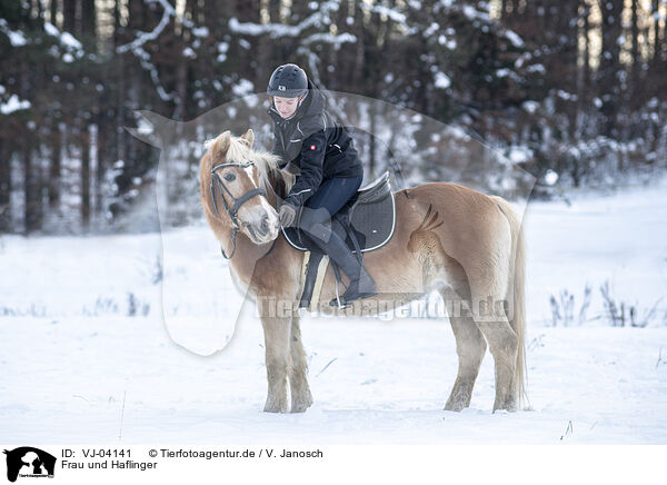 Frau und Haflinger / woman and Haflinger horse / VJ-04141