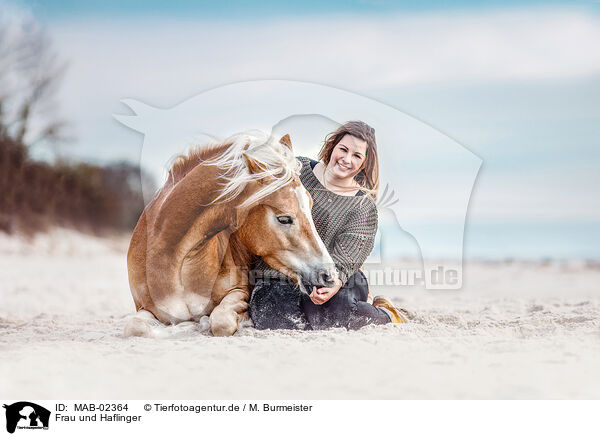 Frau und Haflinger / woman and Haflinger horse / MAB-02364