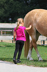 Mdchen mit Haflinger