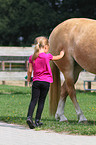 Mdchen mit Haflinger