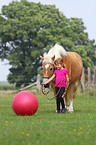 M�dchen mit Haflinger