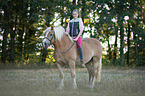 Haflinger mit Frau