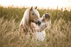 Frau und Haflinger
