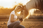 Frau und Haflinger