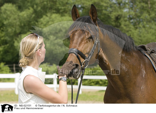 Frau und Hannoveraner / woman and Hannoveraner horse / NS-02151