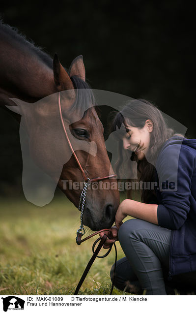 Frau und Hannoveraner / woman and Hanoverian / MAK-01089