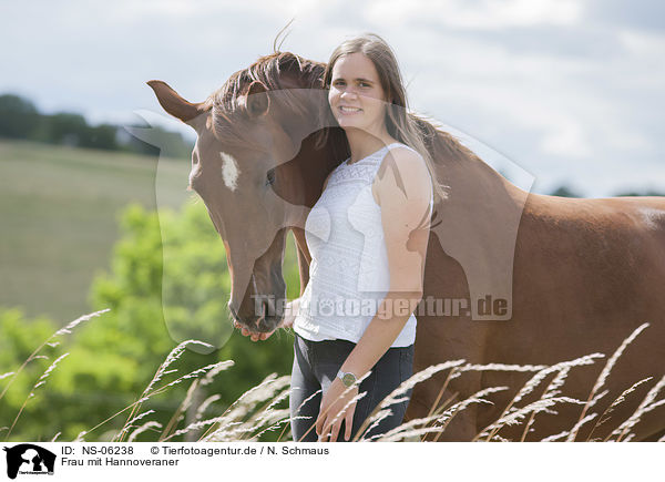 Frau mit Hannoveraner / woman with Hanoverian Horse / NS-06238