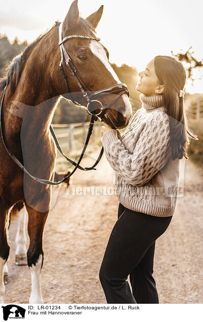 Frau mit Hannoveraner / woman with Hanoverian / LR-01234