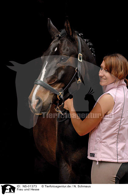 Frau und Hesse / woman and horse / NS-01373