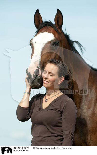 Frau mit Hesse / woman with Hessian warmblood / NS-03228